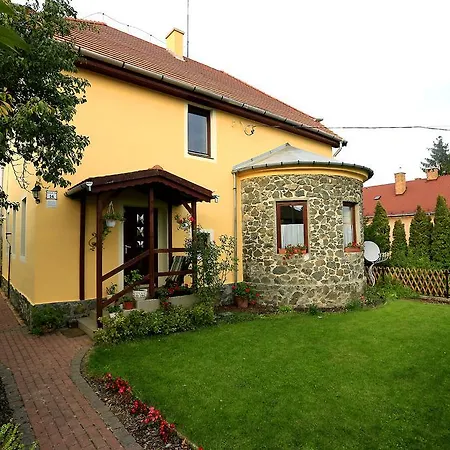 Nemes Apartament *