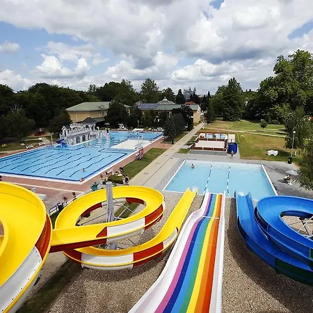 Nemes Διαμέρισμα Έγκερ